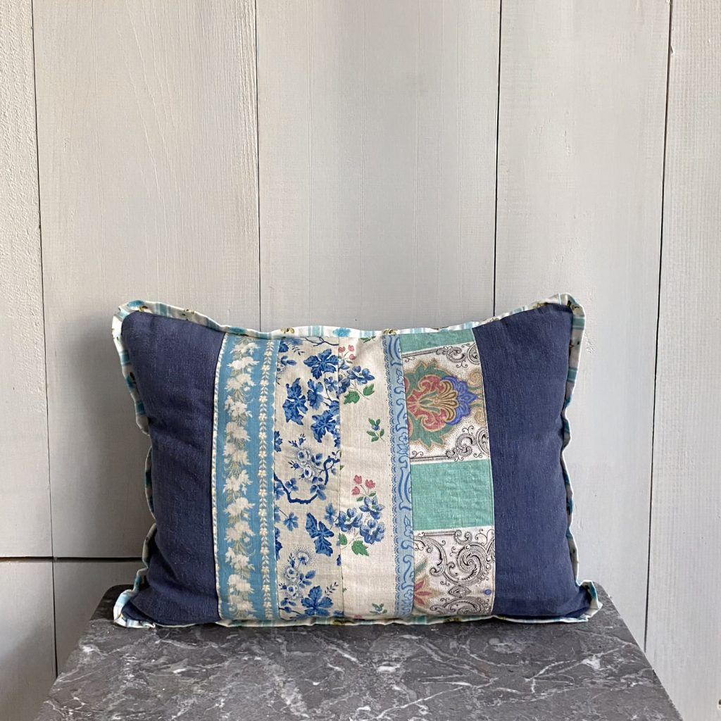 Cuscino patchwork blu
