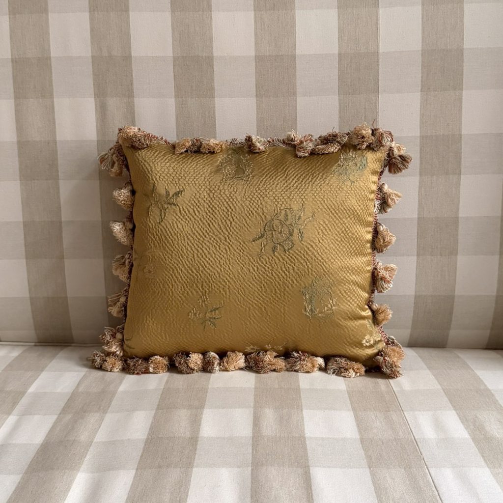 Cuscino in seta marrone