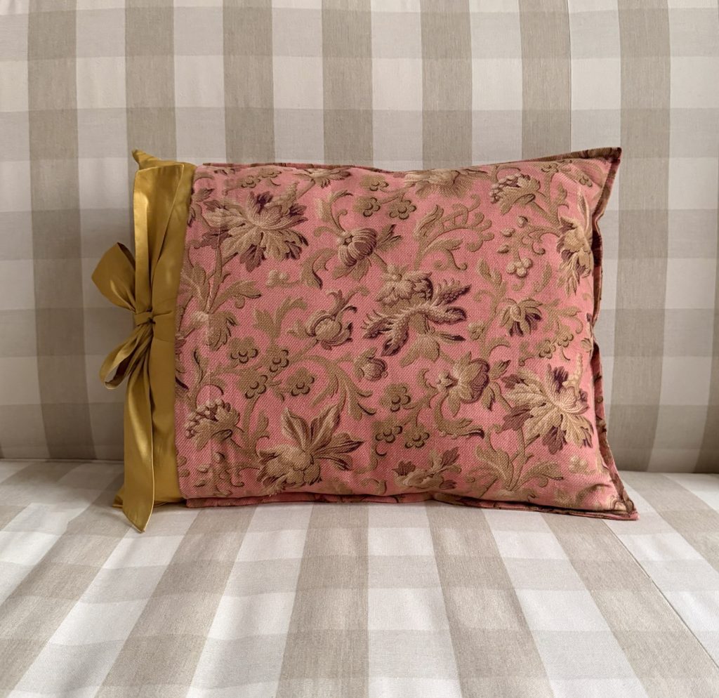 Cuscino con fiocco