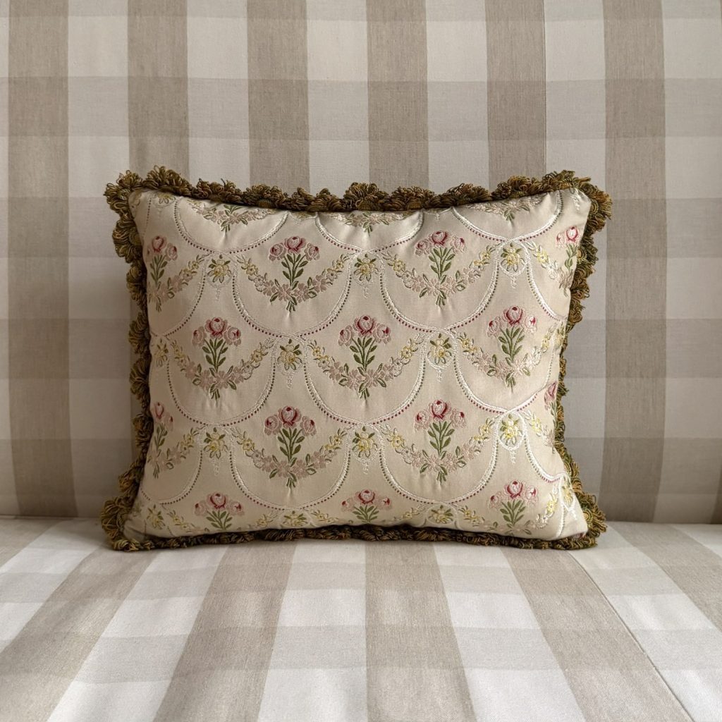 Cuscino in seta beige