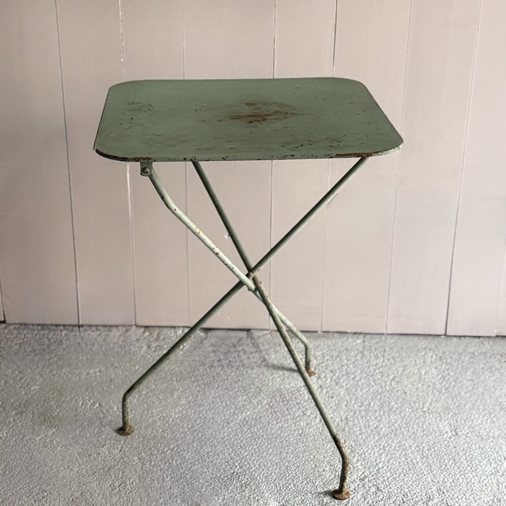 Tavolino in ferro