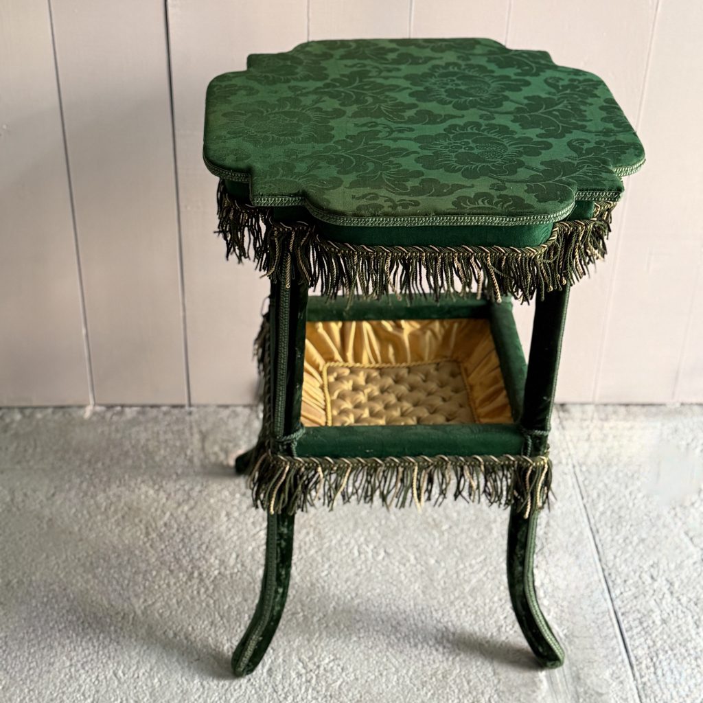 Tavolino verde velluto