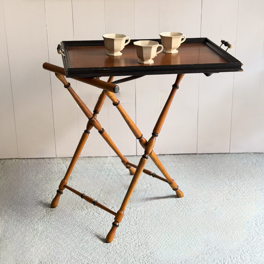 Pliant in faux-bamboo