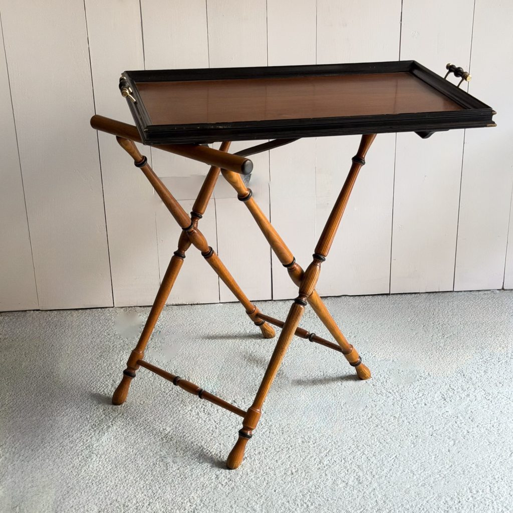 Pliant in faux-bamboo