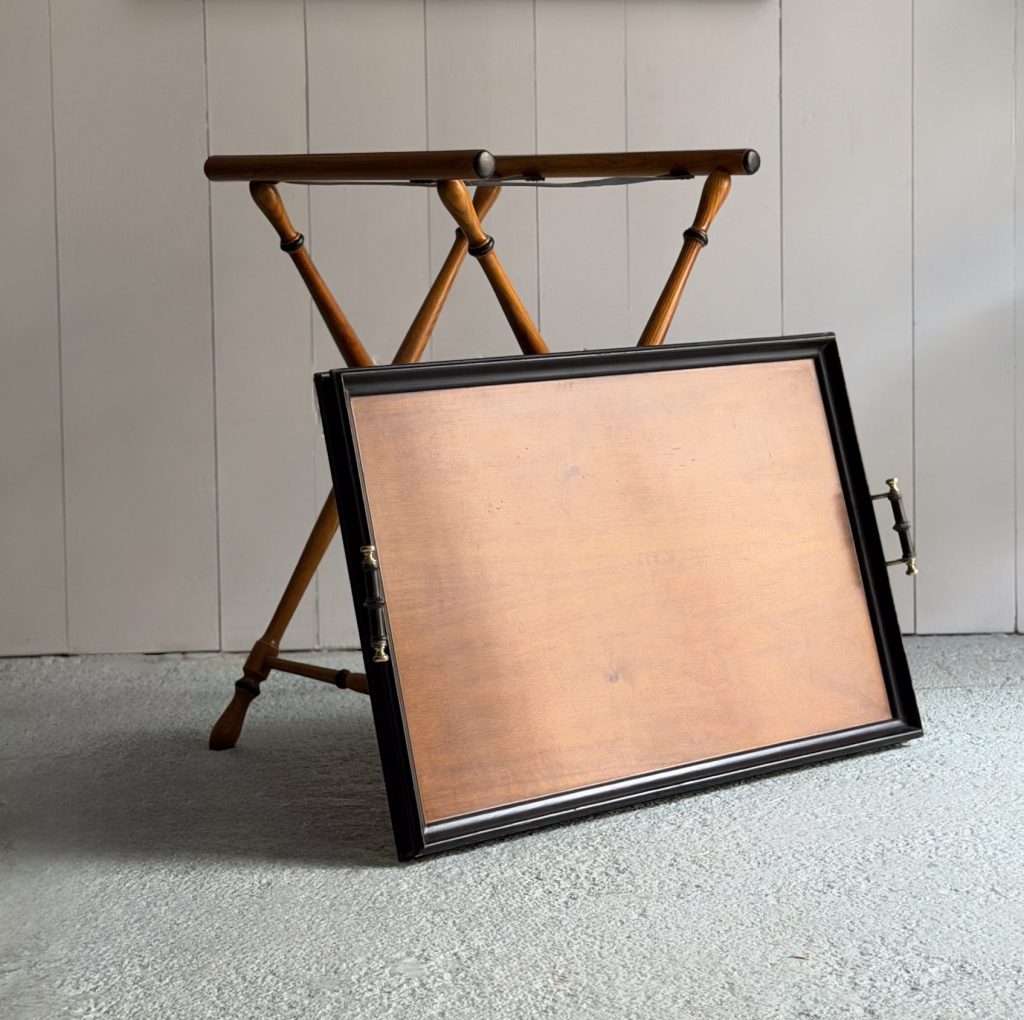 Pliant in faux-bamboo