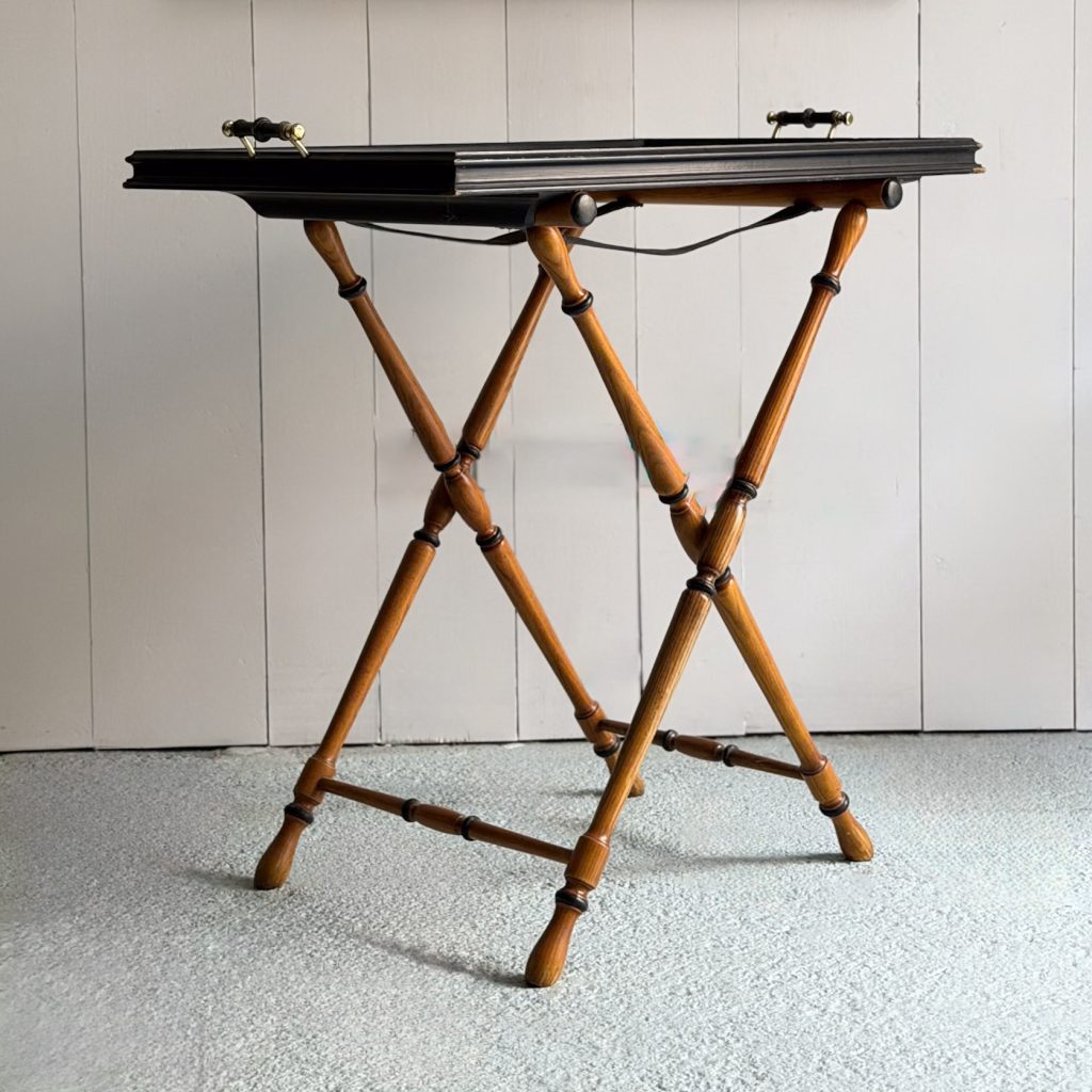 Pliant in faux-bamboo