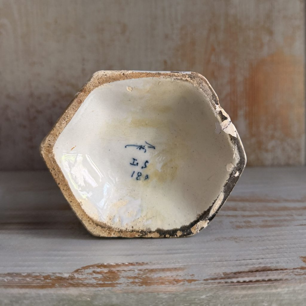Vaso di Deflt con coperchio